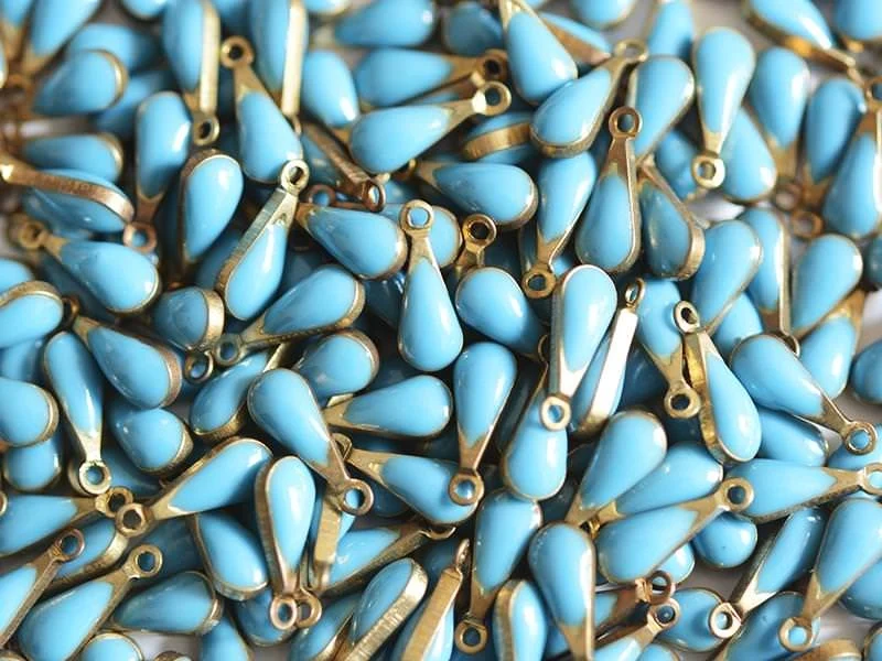 Breloque petite goutte émaillée - bleu turquoise