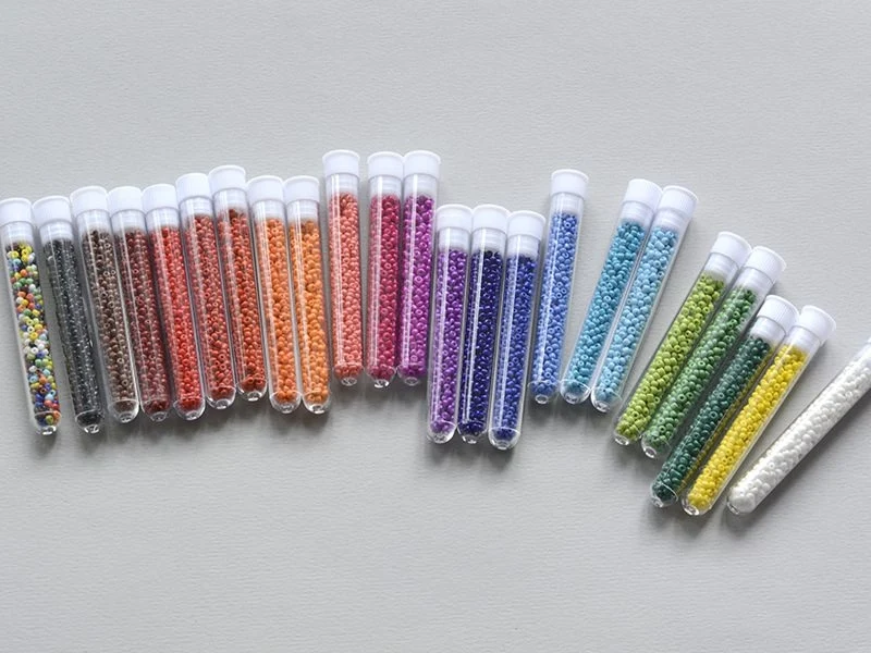 Tube de 350 perles de rocailles opaques - Vert foncé