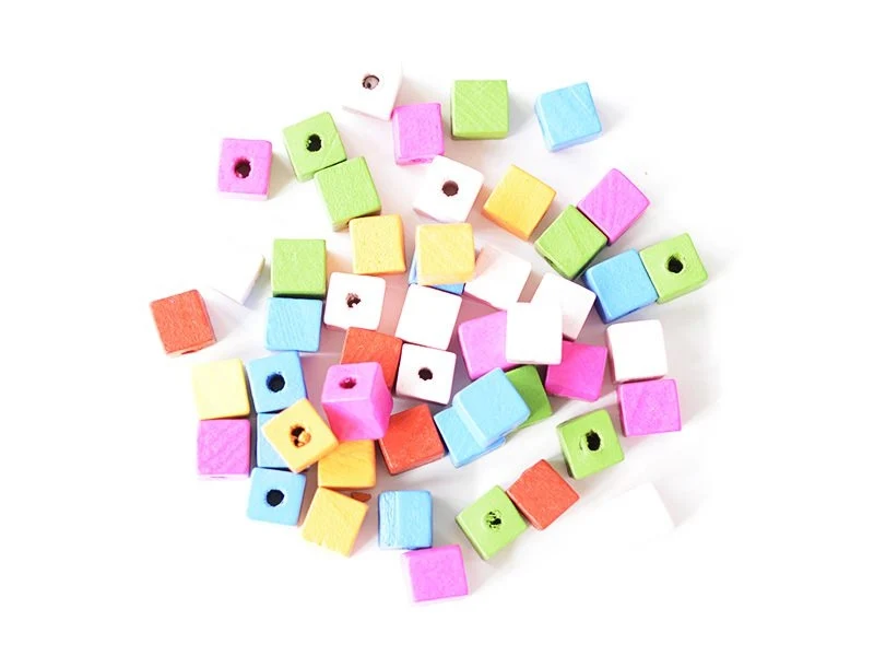 50 perles cubes en bois vernis - 14 mm