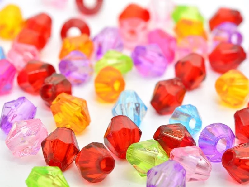 50 perles à facettes en plastique 4 mm- multicolore